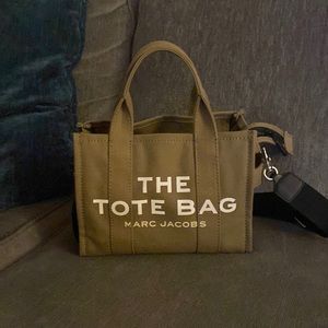 Marc Jacobs “The Tote Bag” in the mini size.